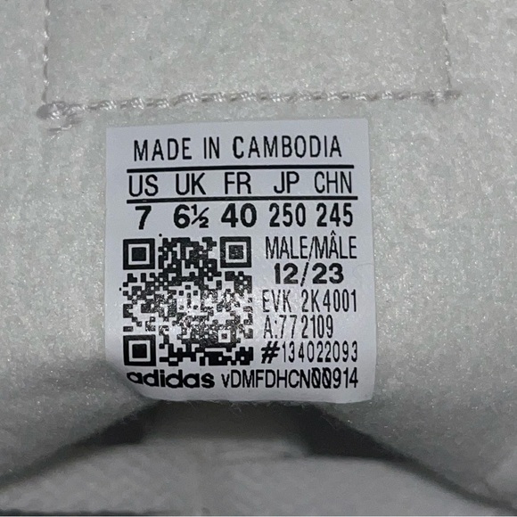 NWT Adidas Samba Classic Sneakers - Picture 7 of 12